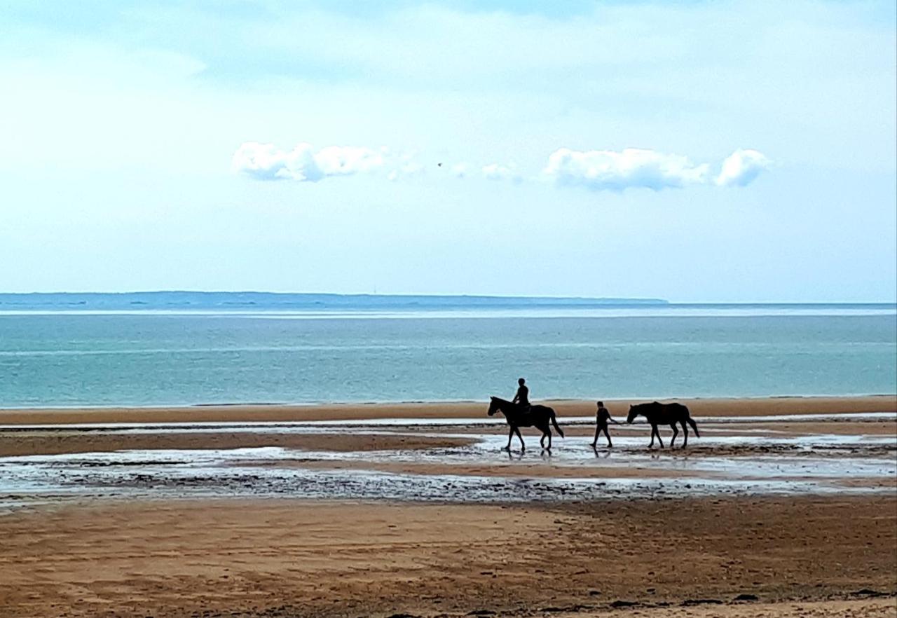 L' Anpeg, Gite Dans Le Cotentin Jusqu'A 8 Personnes Besneville Esterno foto